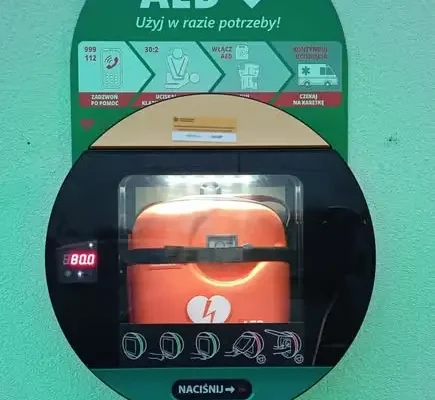 Nowy defibrylator AED na strażnicy OSP Jawidz w gminie Spiczyn